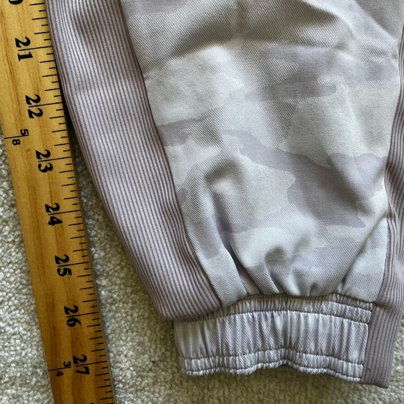 ATHLETA Brooklyn Lined Camo Jogger Size 6 Soft Cozy Warm Athleisure - Picture 10 of 11